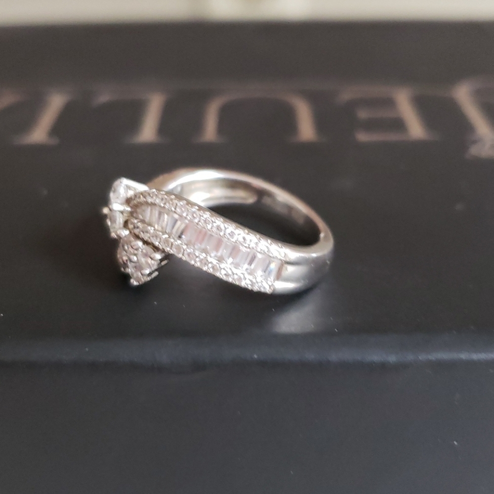 Ring - Picture 3 of 5